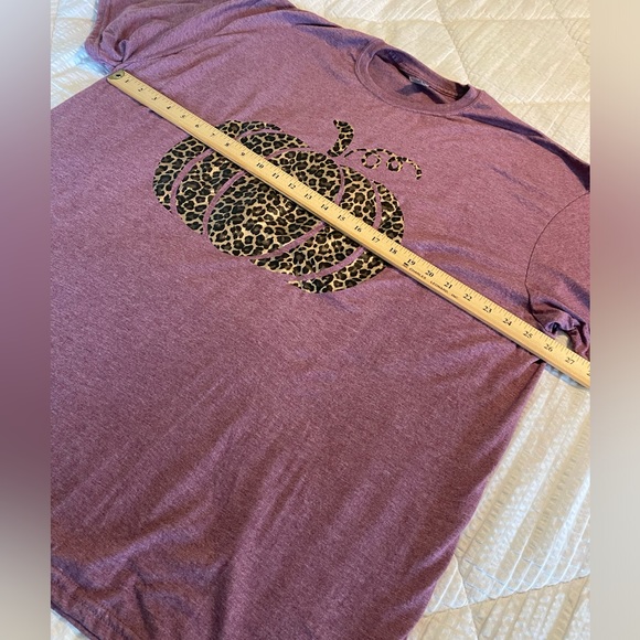 Gildan Fall Cheetah Print Pumpkin on Plum Short Sleeve T-shirt; Size 3X - Picture 5 of 8